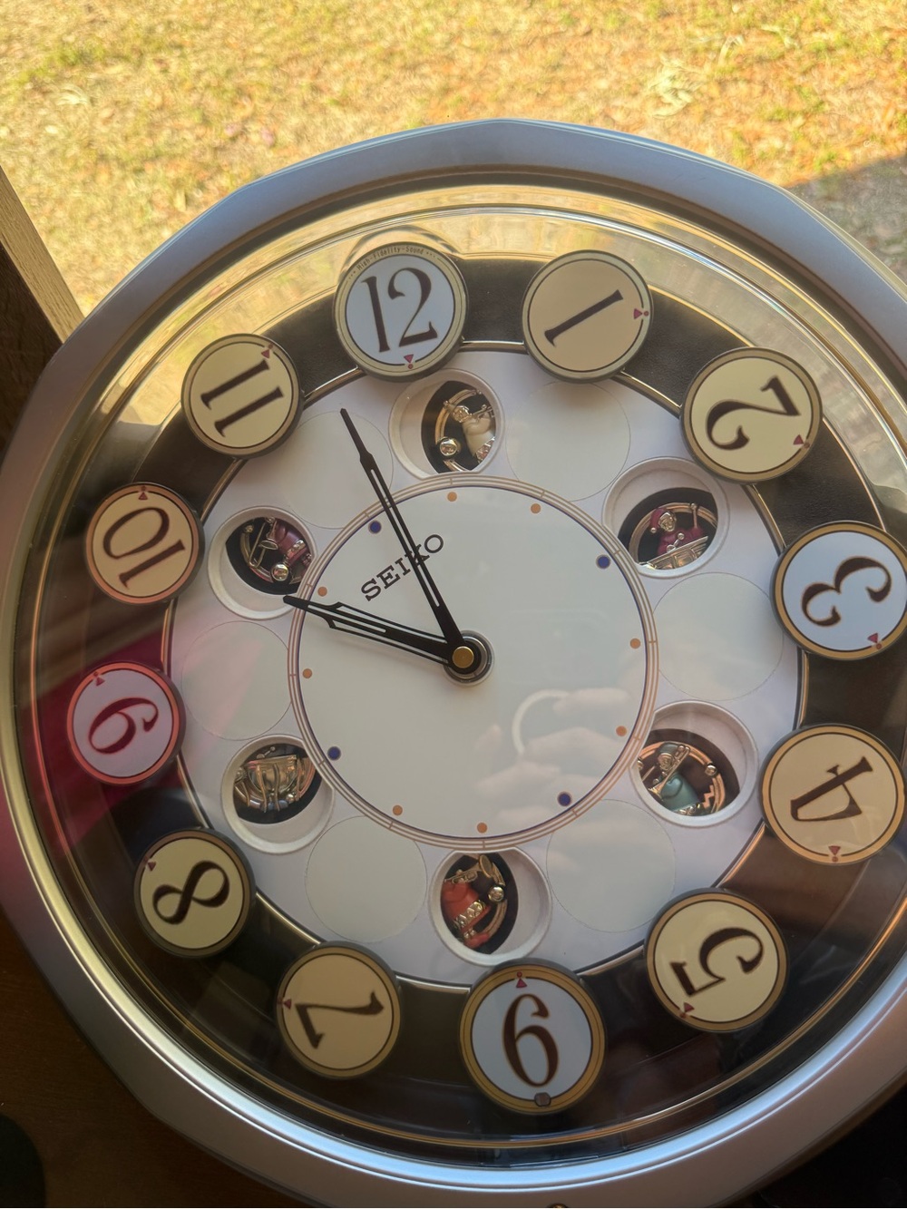 Seiko QXM106SRH "Twirling Numbers" Melodies in Motion wall clock - Picture 4 of 13